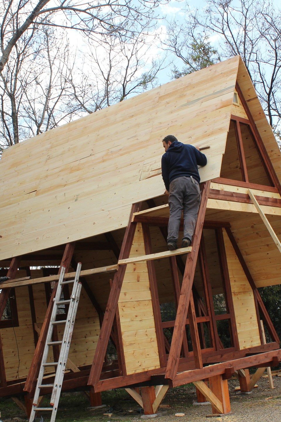Roof boards being installed on the first Stella prototype.