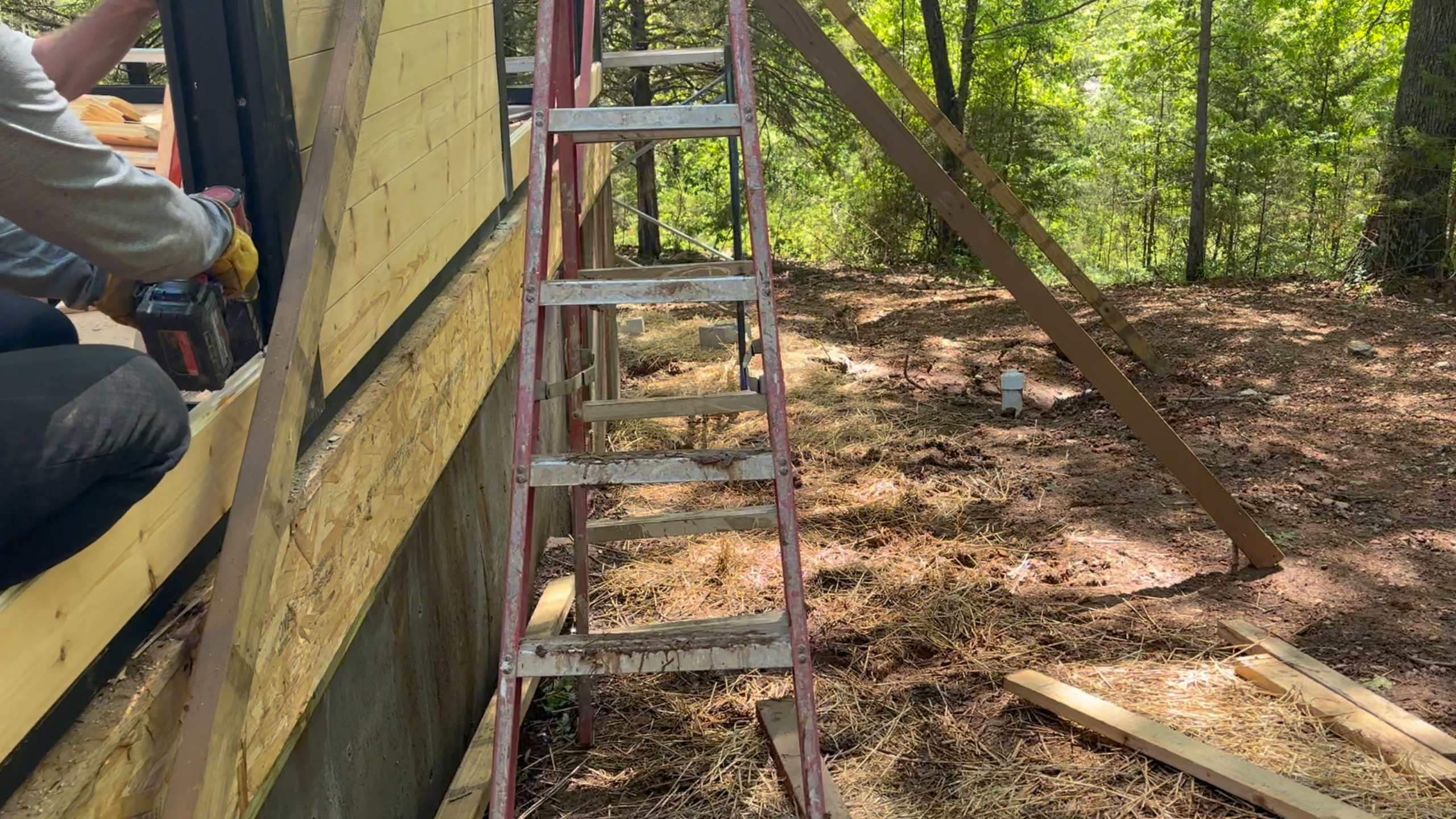 Wall-to-base connection detail on the Arkansas Aries 96 cabin.