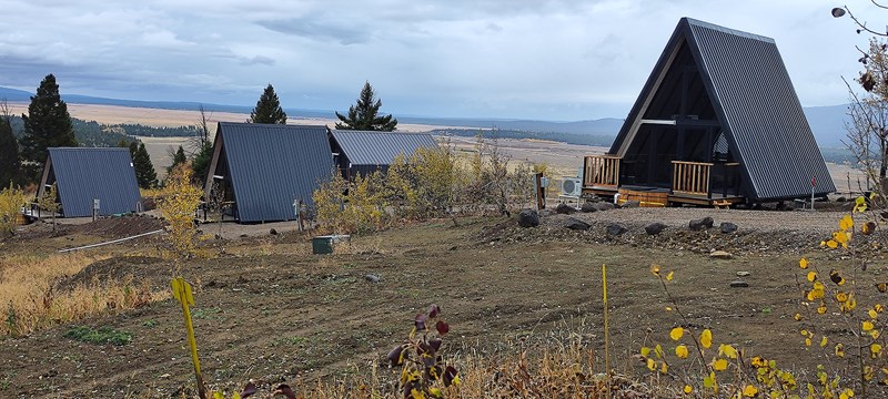 Idaho / A mixed-model cabin hotel